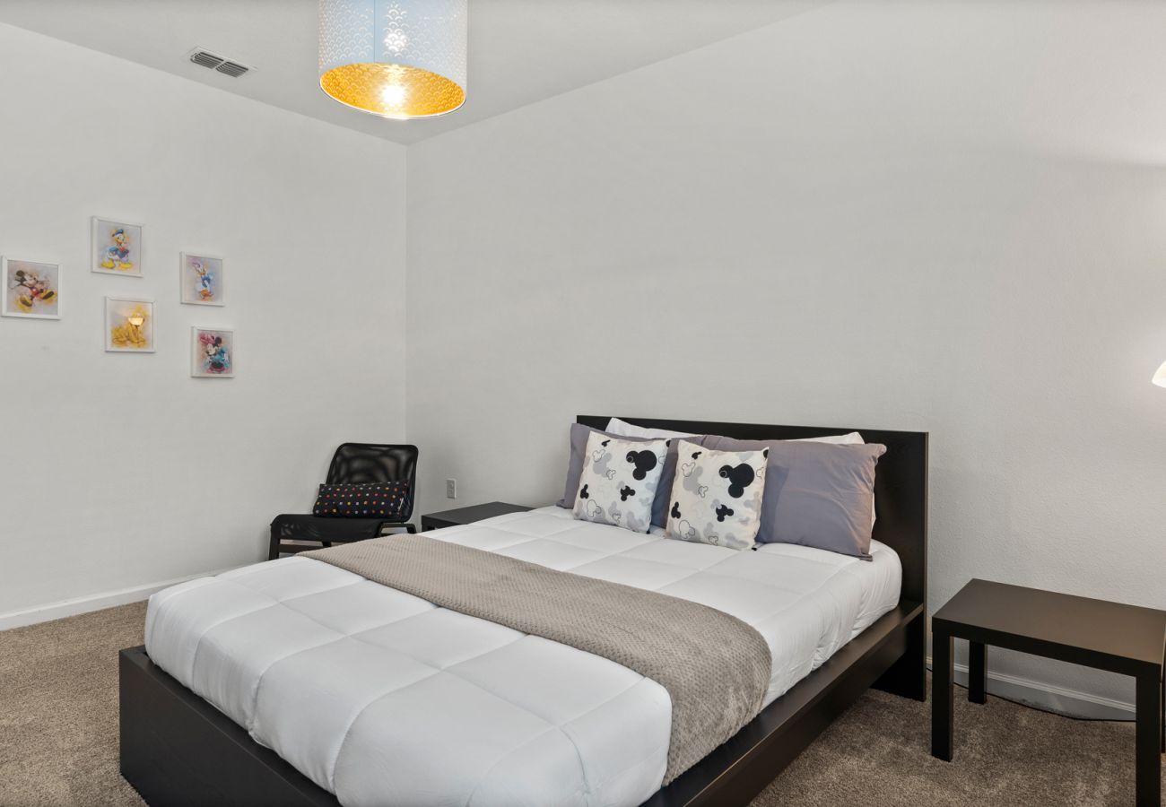 Apartment in Davenport - Stylish Condo 3Beds/2Baths/18Min from Disney