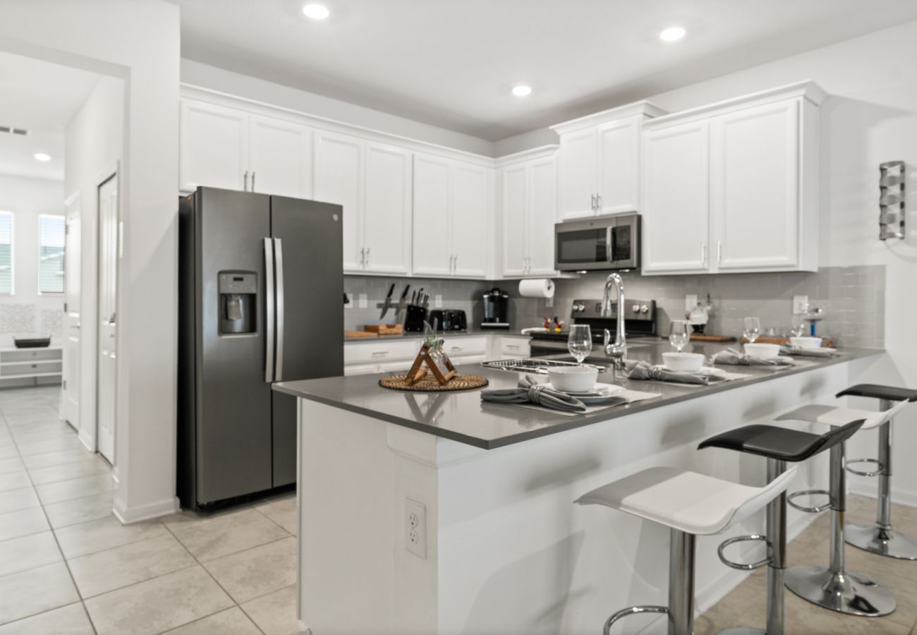 Apartment in Davenport - Stylish Condo 3Beds/2Baths/18Min from Disney