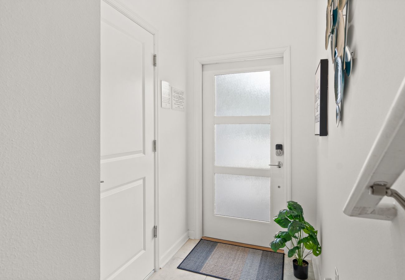 Apartment in Davenport - Stylish Condo 3Beds/2Baths/18Min from Disney
