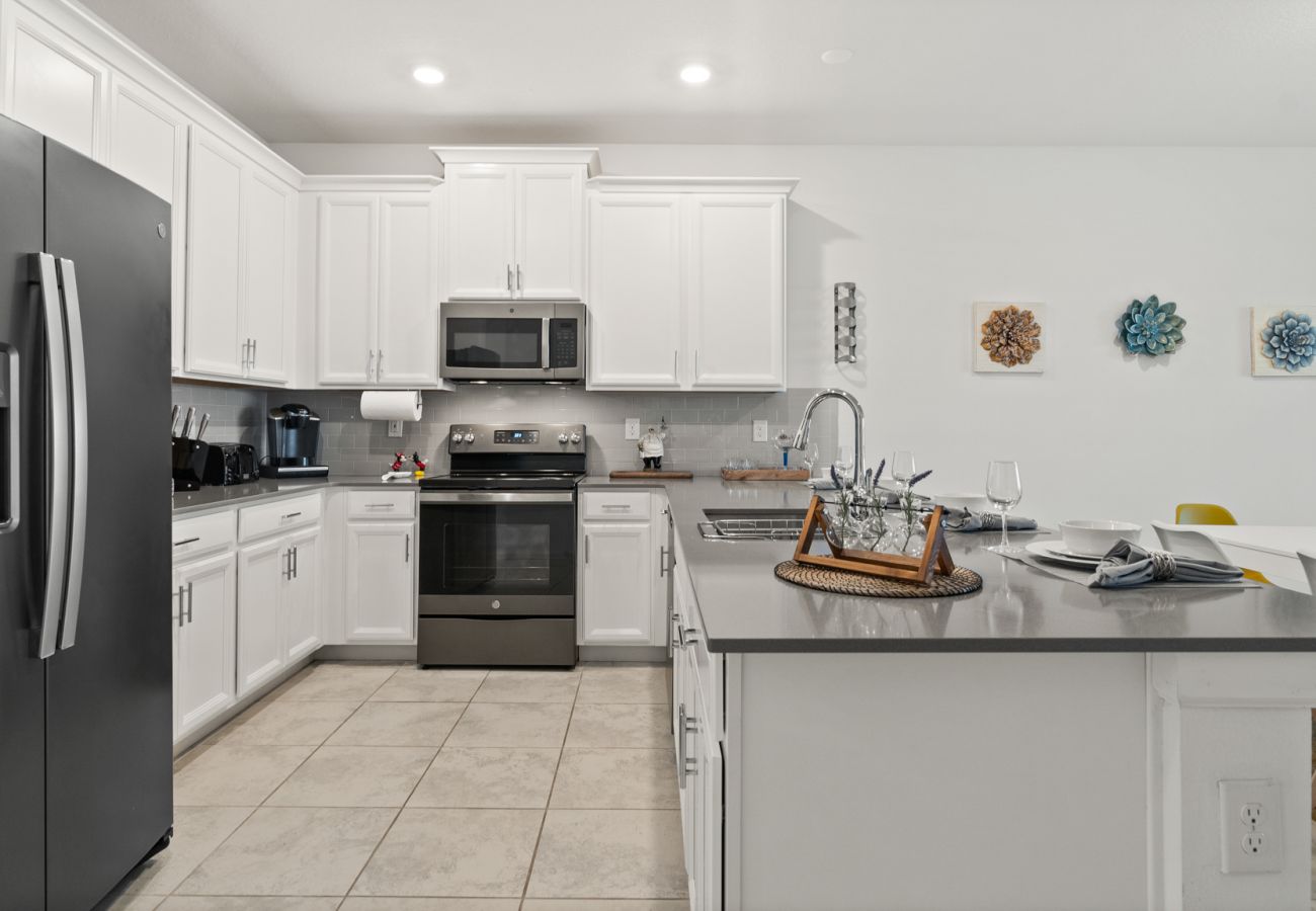 Apartment in Davenport - Stylish Condo 3Beds/2Baths/18Min from Disney