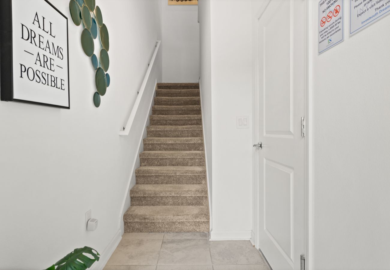 Apartment in Davenport - Stylish Condo 3Beds/2Baths/18Min from Disney