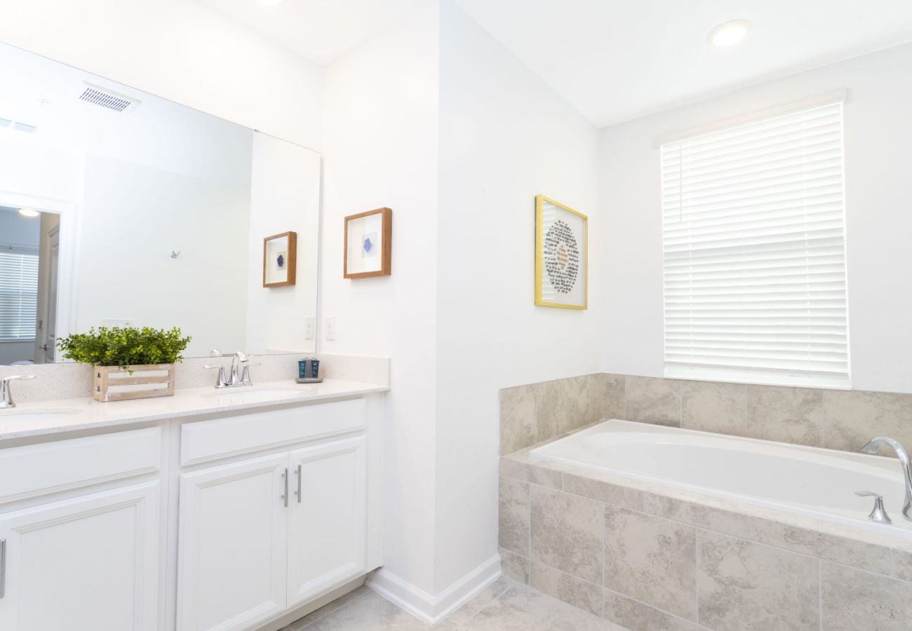 Apartment in Davenport - Beautiful Condo 2Beds/2Baths/18Min Disney