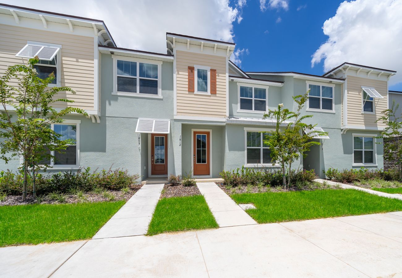 Townhouse in Kissimmee - Sweet Townhouse 4Beds/3Baths/Pool/18Min Disney
