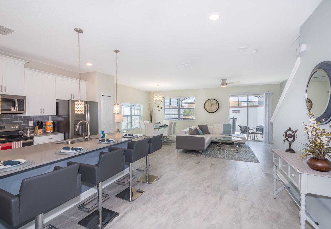 Townhouse in Davenport - Charming Townhouse 5Beds/4Baths/Pool/18 Min Disney