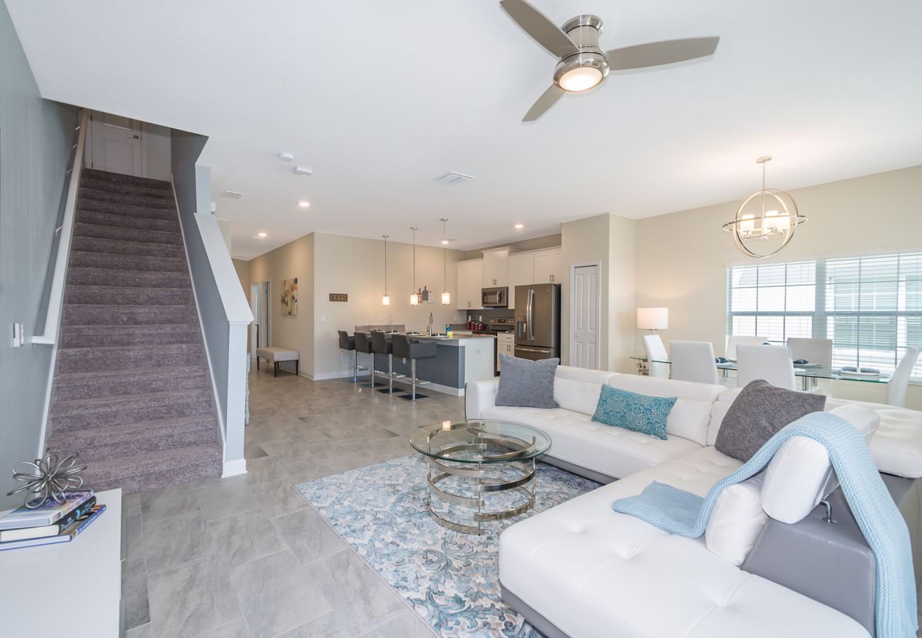 Townhouse in Davenport - Charming Townhouse 5Beds/4Baths/Pool/18 Min Disney