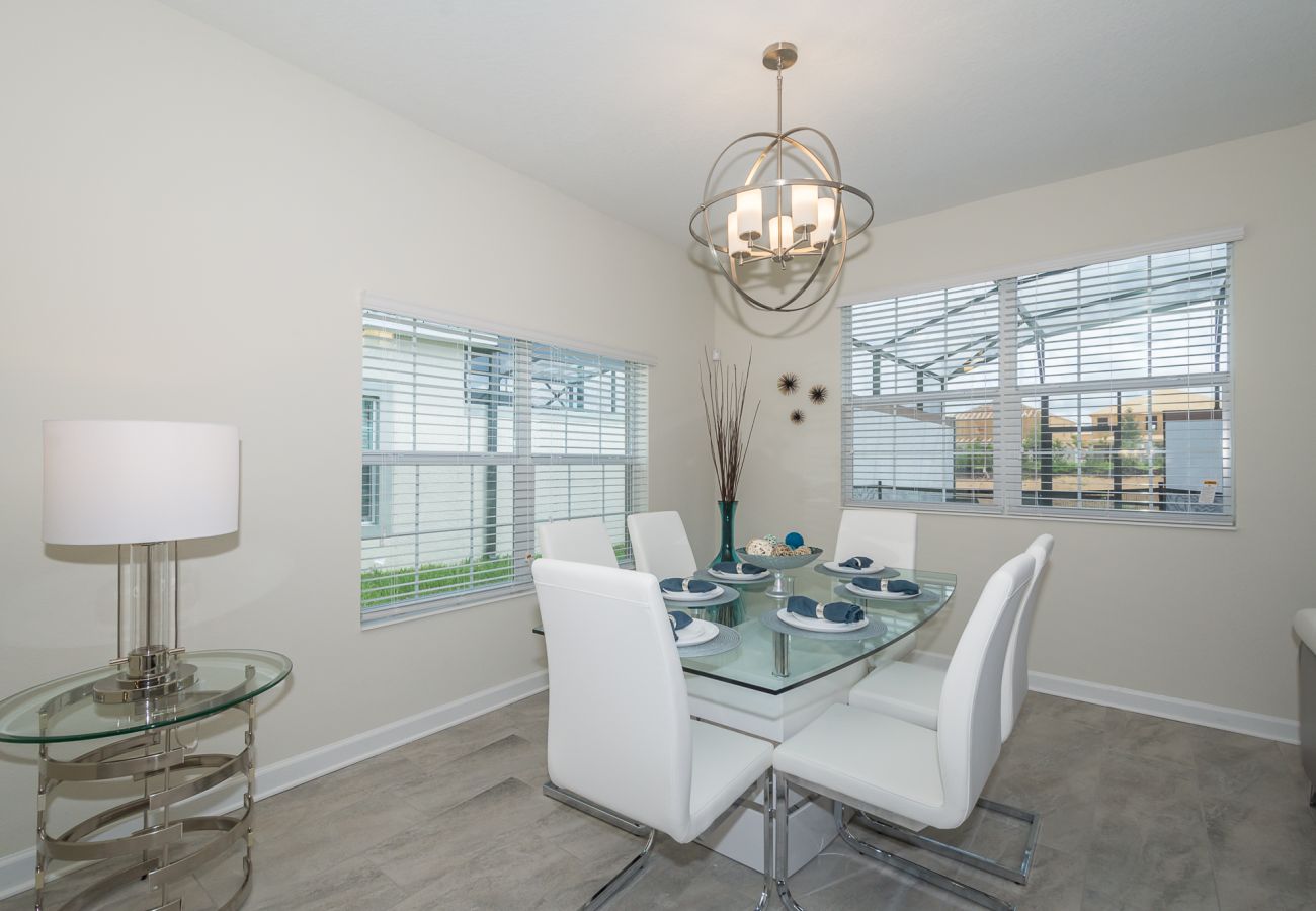 Townhouse in Davenport - Charming Townhouse 5Beds/4Baths/Pool/18 Min Disney