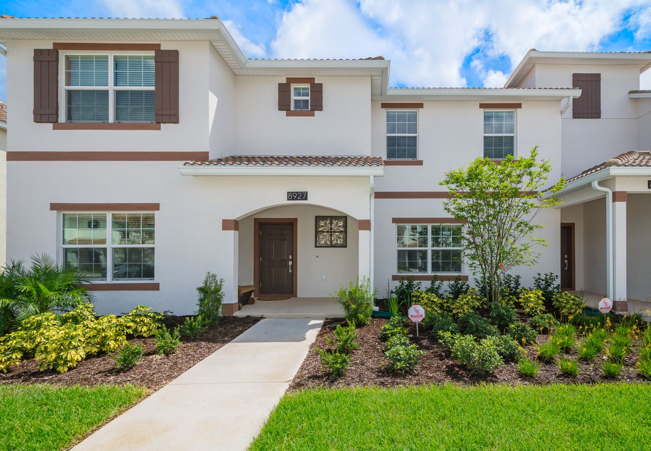 Townhouse in Davenport - Charming Townhouse 5Beds/4Baths/Pool/18 Min Disney