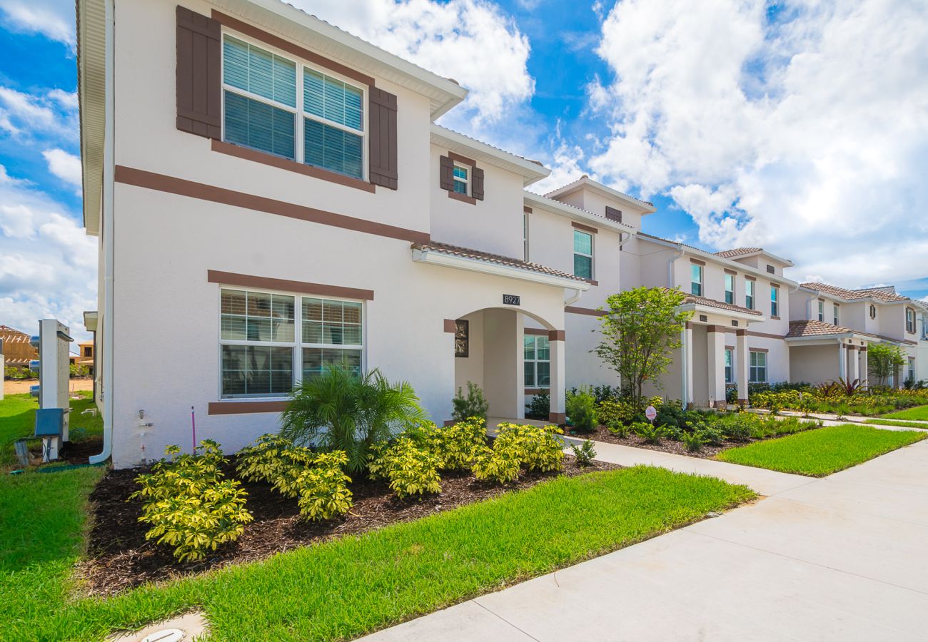Townhouse in Davenport - Charming Townhouse 5Beds/4Baths/Pool/18 Min Disney
