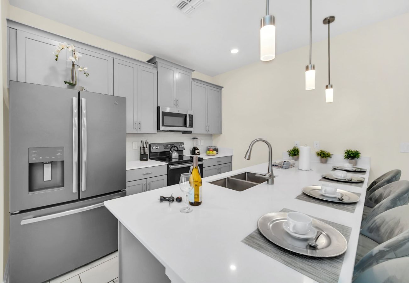 Townhouse in Kissimmee - Spectacular townhouse 5Bed/4Bath/18Min From Disney