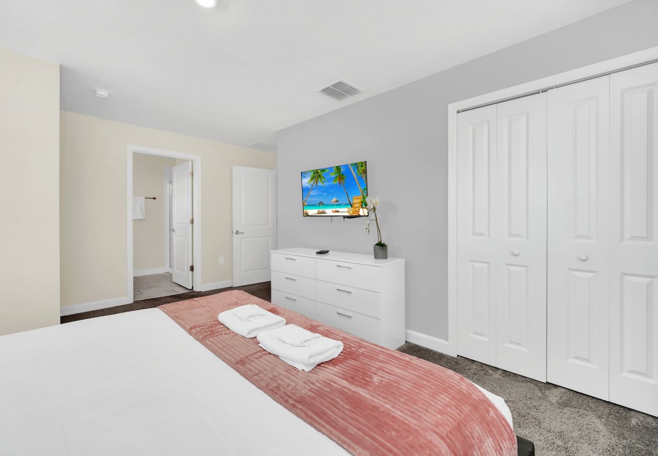 Townhouse in Kissimmee - Spectacular townhouse 5Bed/4Bath/18Min From Disney
