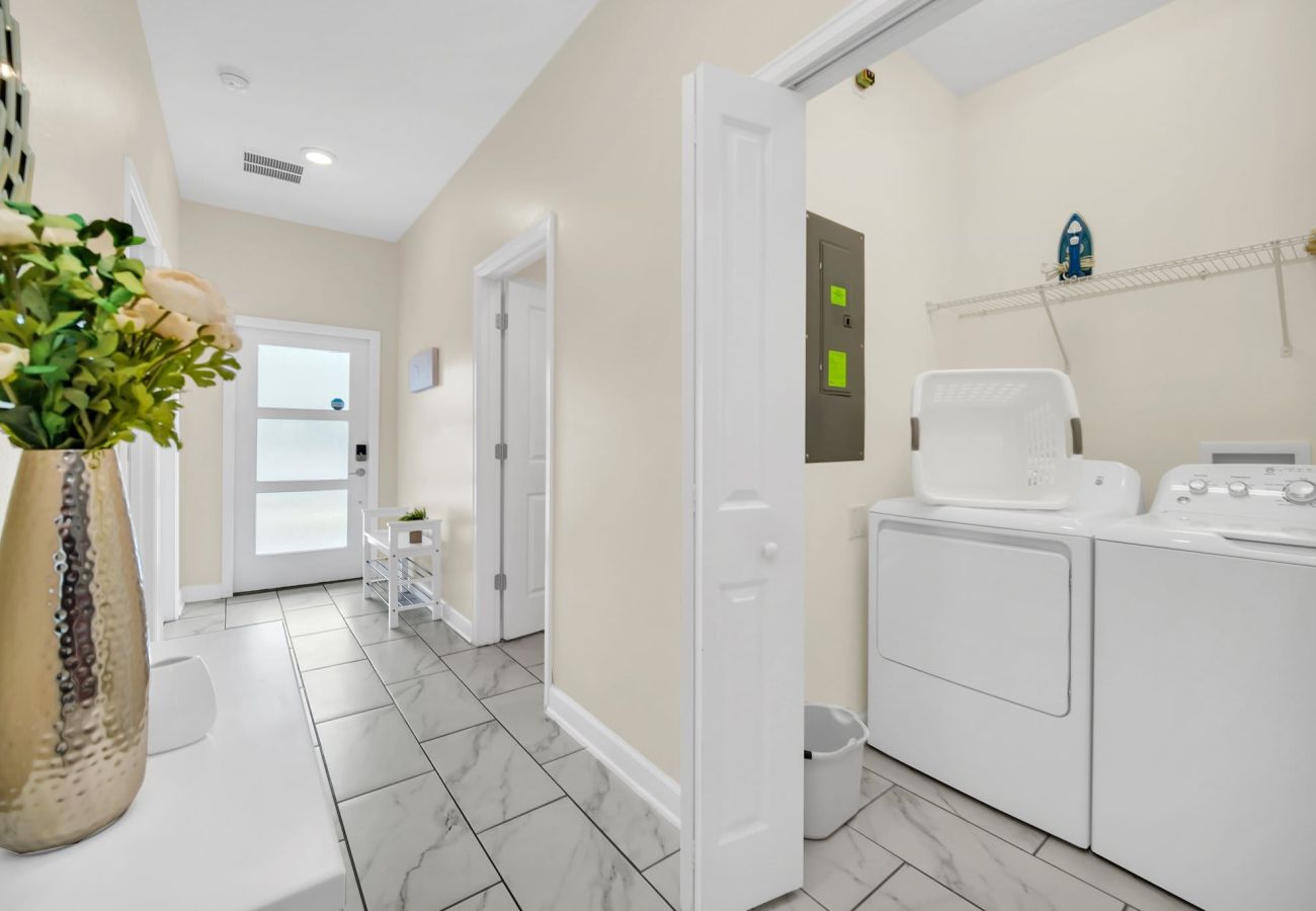 Townhouse in Kissimmee - Spectacular townhouse 5Bed/4Bath/18Min From Disney