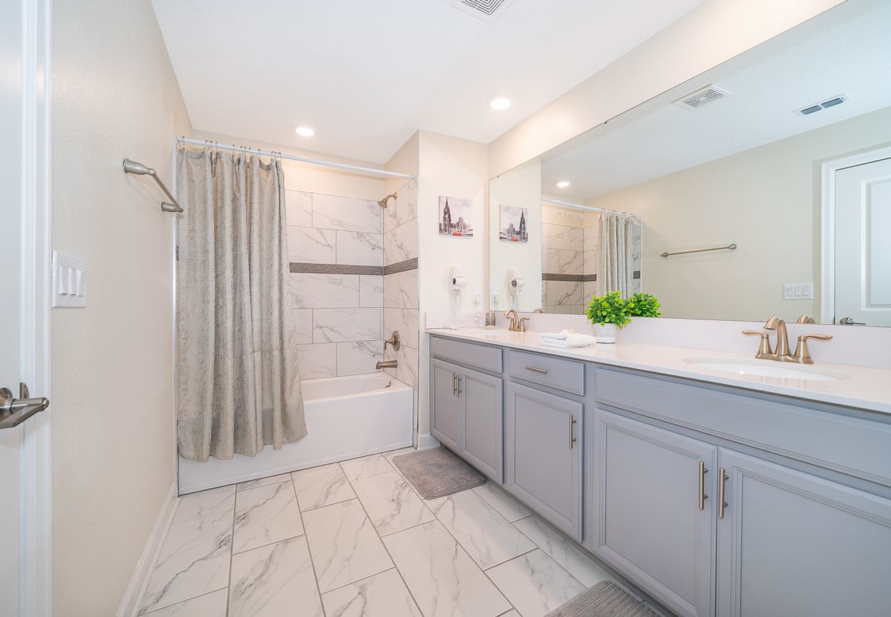 Townhouse in Kissimmee - Spectacular townhouse 5Bed/4Bath/18Min From Disney