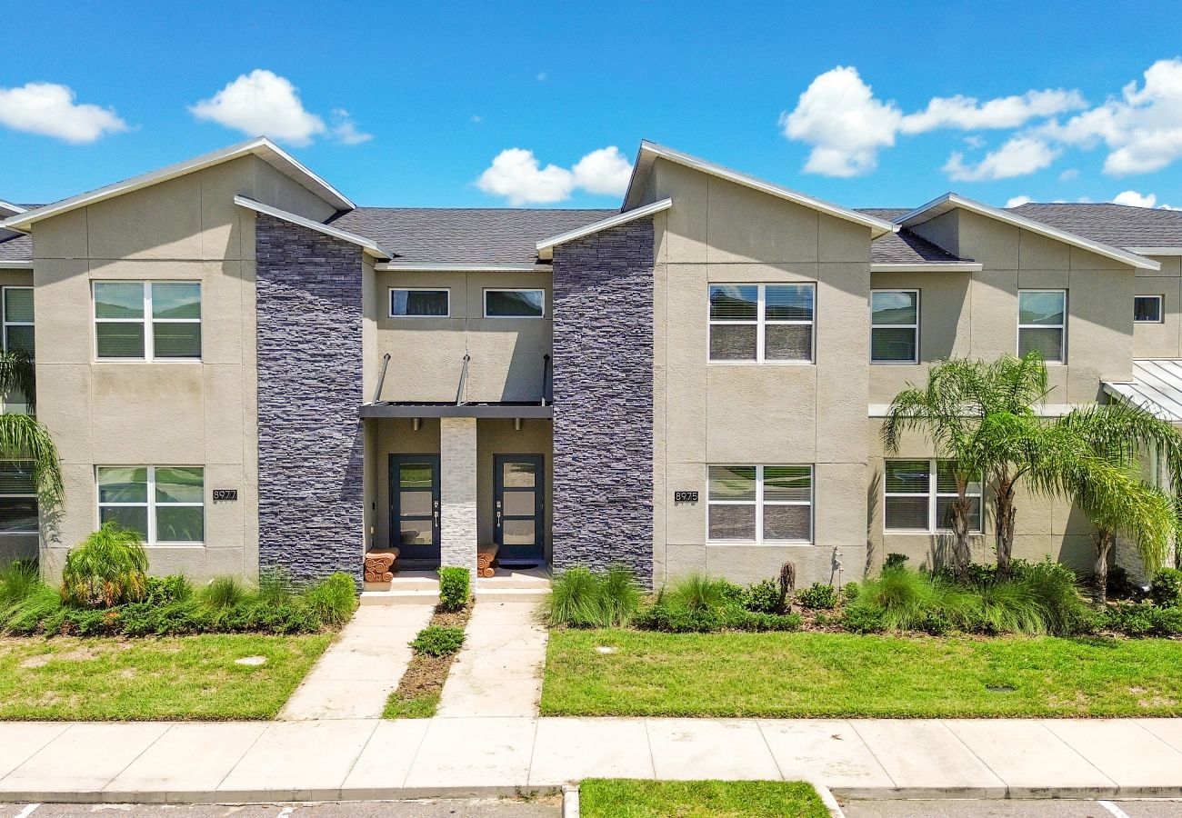 Townhouse in Davenport - Amazing Townhouse 4Bed/3Bath/Pool/18Min from Disney
