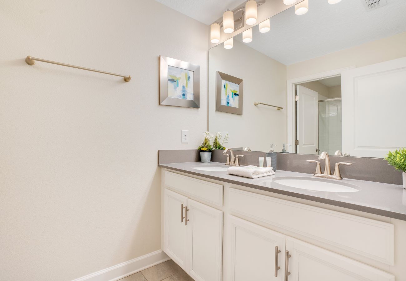 Townhouse in Davenport - Amazing Townhouse 4Bed/3Bath/Pool/18Min from Disney