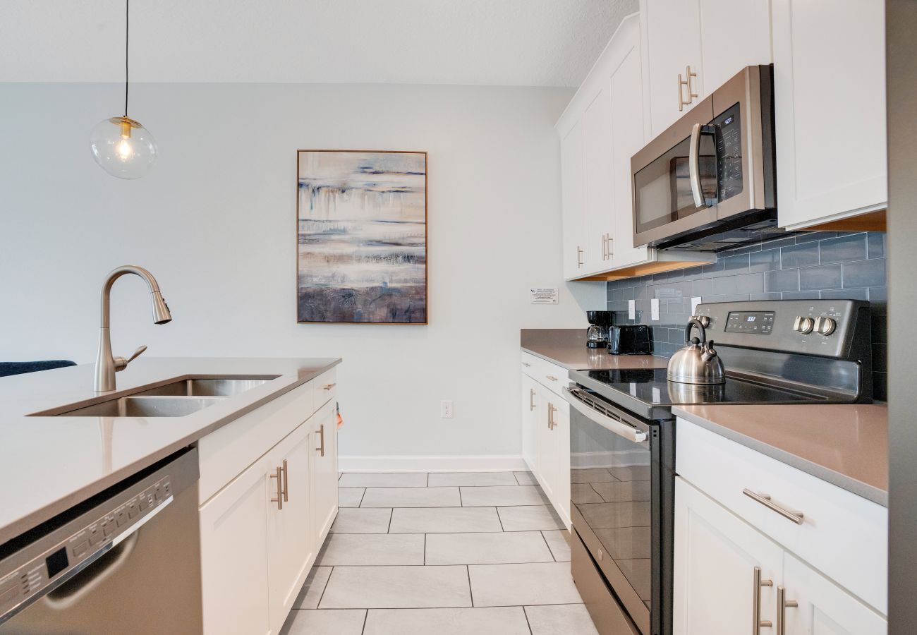 Townhouse in Davenport - Amazing Townhouse 4Bed/3Bath/Pool/18Min from Disney