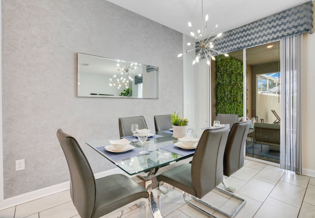 Townhouse in Davenport - Amazing Townhouse 4Bed/3Bath/Pool/18Min from Disney
