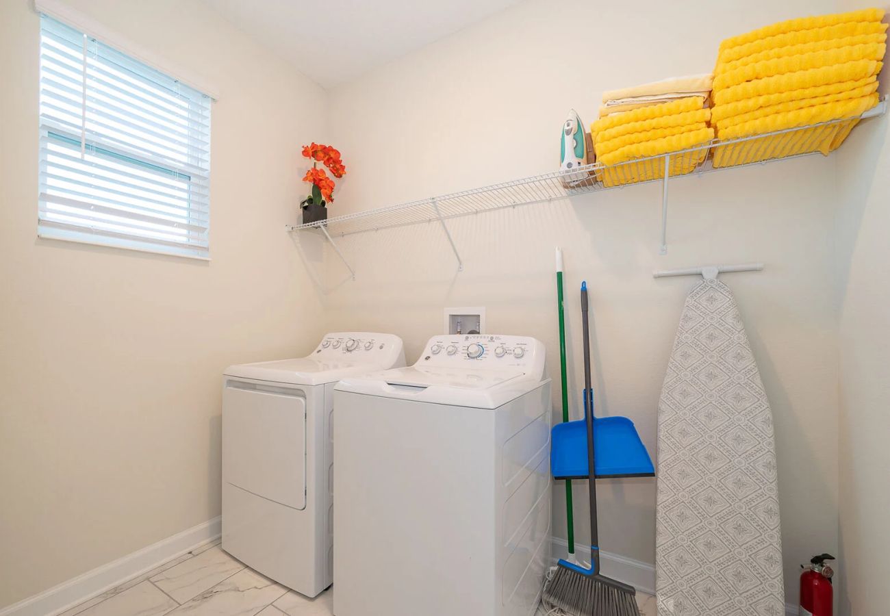 Villa in Davenport - Pretty Villa 6Bed/5Bath/Pool/Jacuzzi/18Min Disney