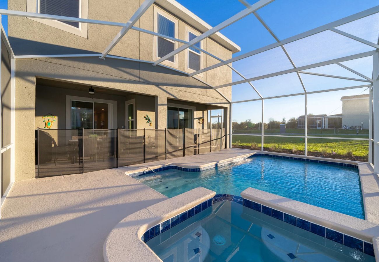 Villa in Davenport - Pretty Villa 6Bed/5Bath/Pool/Jacuzzi/18Min Disney