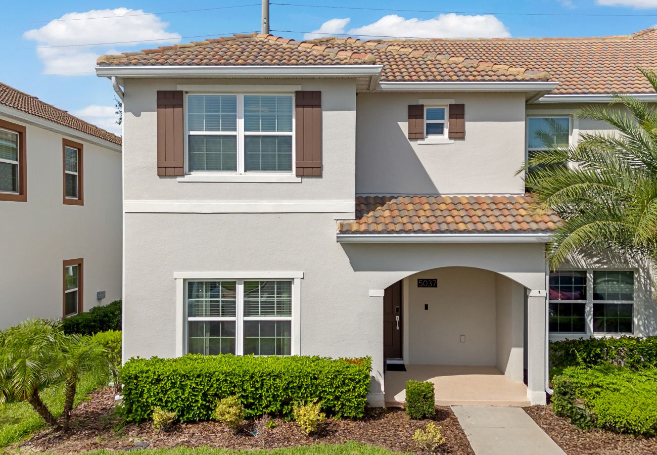 Townhouse in Kissimmee - Wonderful Townhouse 5Beds/4Baths/Pool/5 Min Disney