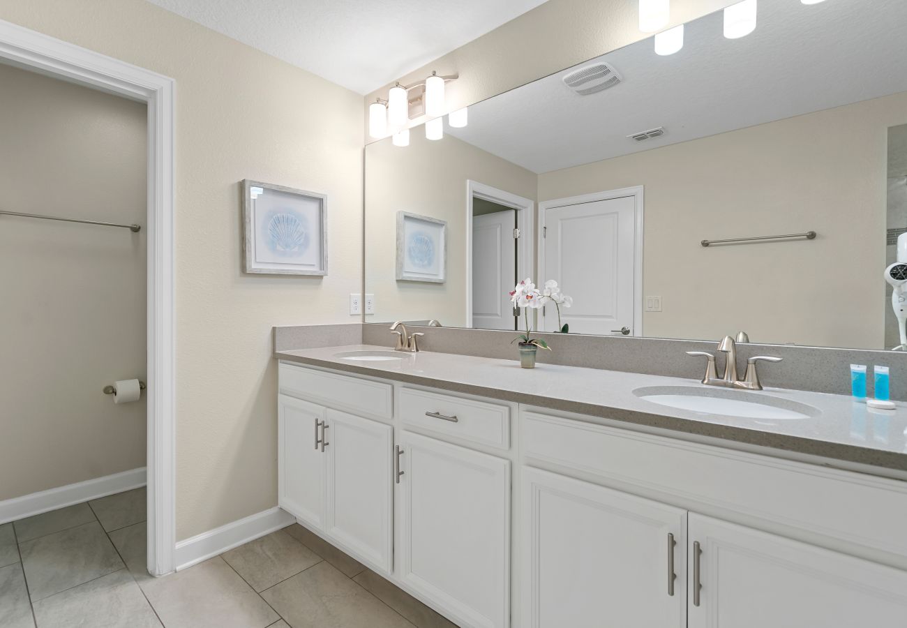 Townhouse in Kissimmee - Wonderful Townhouse 5Beds/4Baths/Pool/5 Min Disney