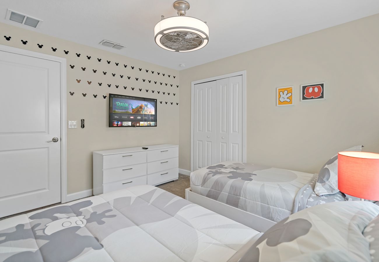 Townhouse in Kissimmee - Wonderful Townhouse 5Beds/4Baths/Pool/5 Min Disney