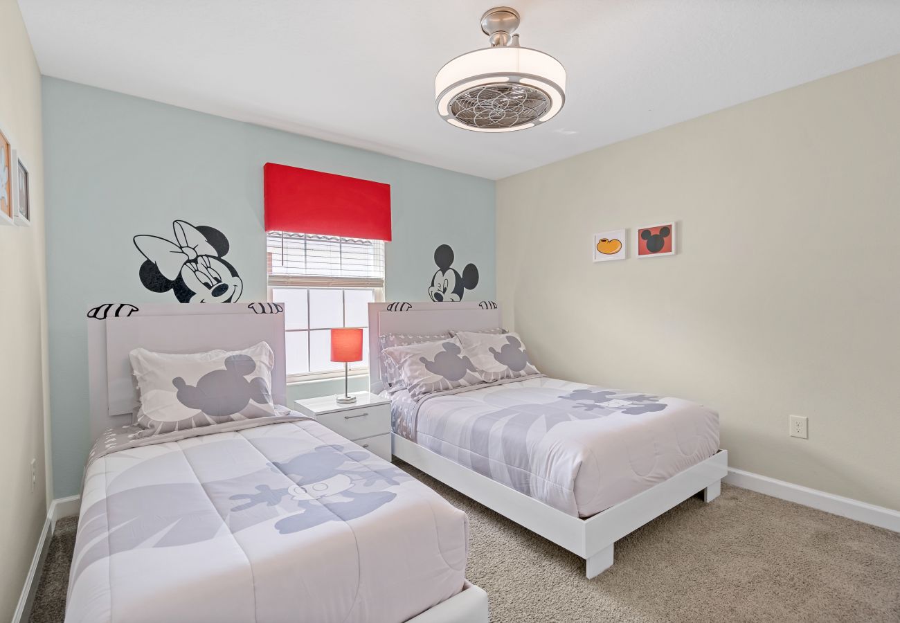 Townhouse in Kissimmee - Wonderful Townhouse 5Beds/4Baths/Pool/5 Min Disney