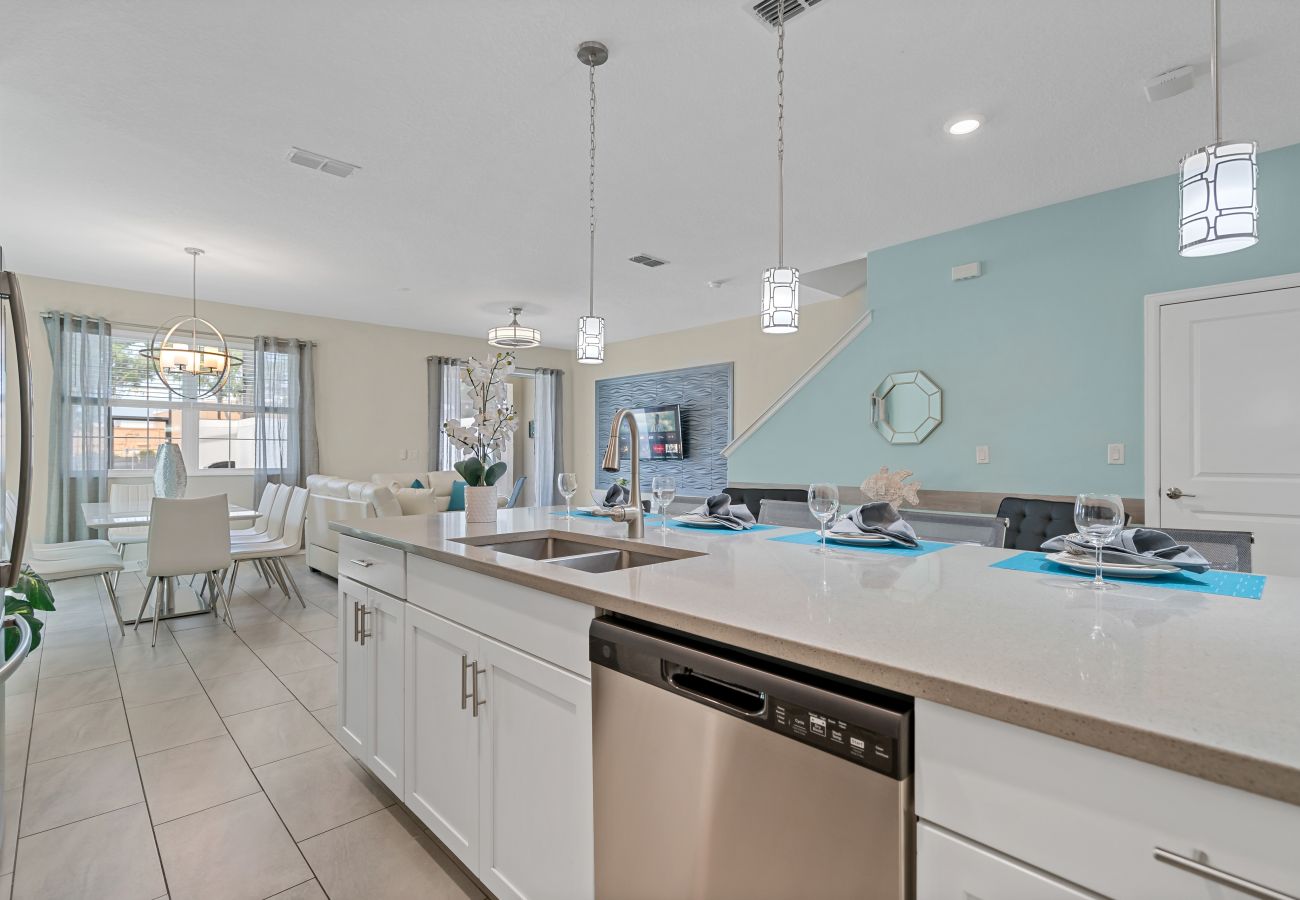 Townhouse in Kissimmee - Wonderful Townhouse 5Beds/4Baths/Pool/5 Min Disney