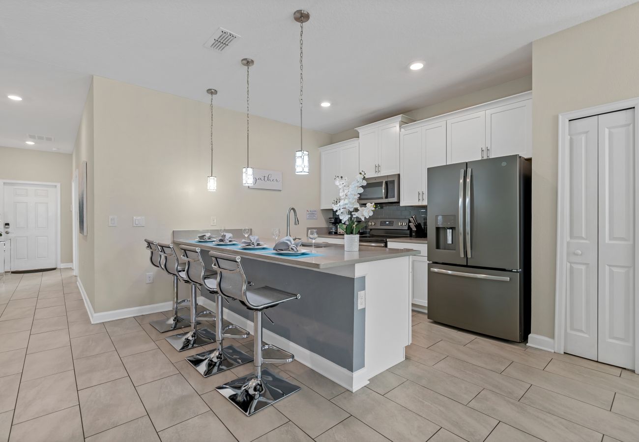 Townhouse in Kissimmee - Wonderful Townhouse 5Beds/4Baths/Pool/5 Min Disney