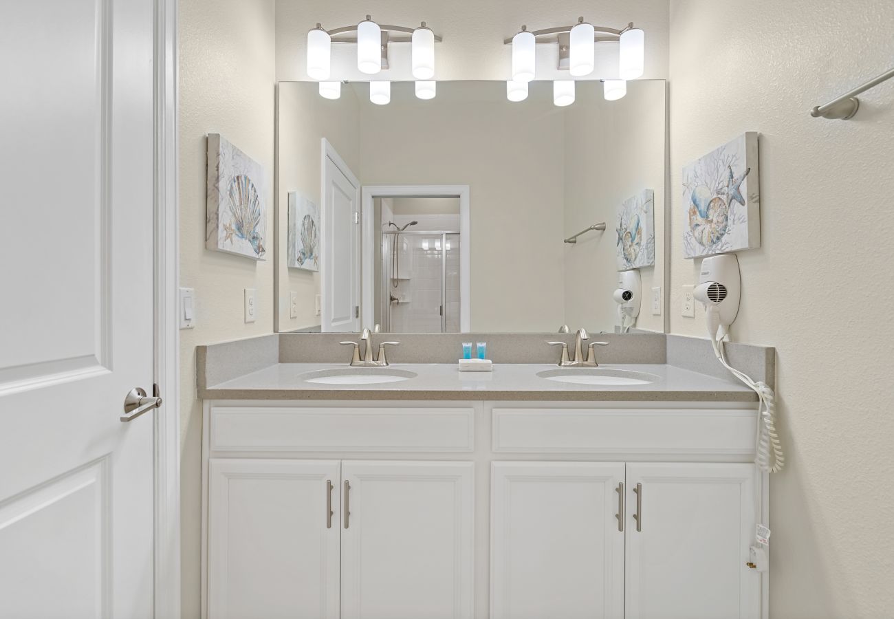 Townhouse in Kissimmee - Wonderful Townhouse 5Beds/4Baths/Pool/5 Min Disney
