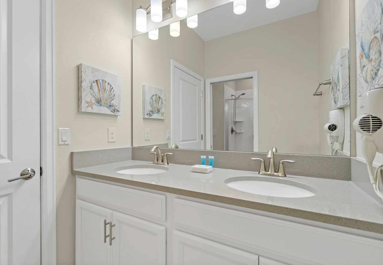 Townhouse in Kissimmee - Wonderful Townhouse 5Beds/4Baths/Pool/5 Min Disney