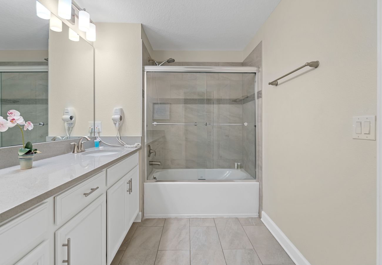 Townhouse in Kissimmee - Wonderful Townhouse 5Beds/4Baths/Pool/5 Min Disney