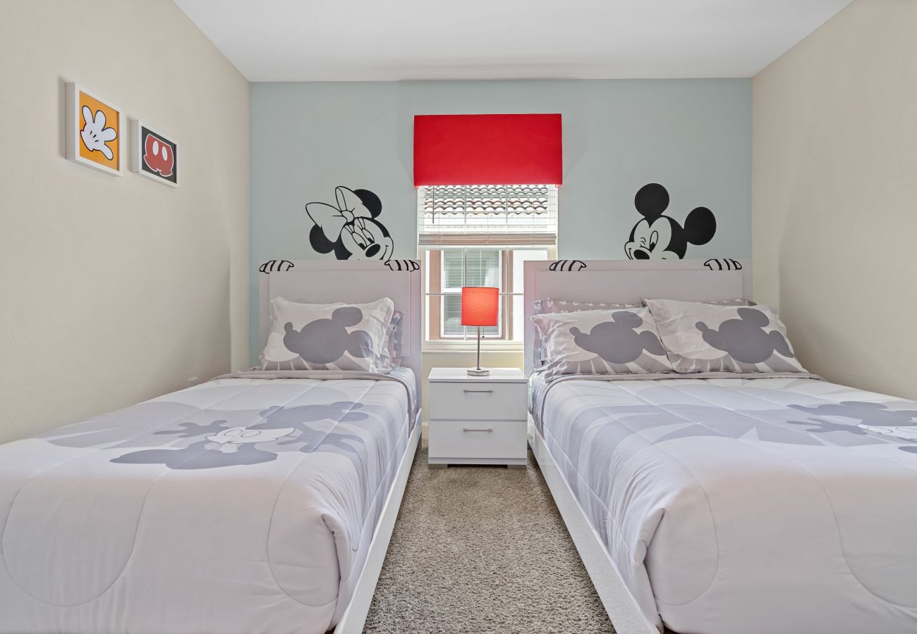 Townhouse in Kissimmee - Wonderful Townhouse 5Beds/4Baths/Pool/5 Min Disney