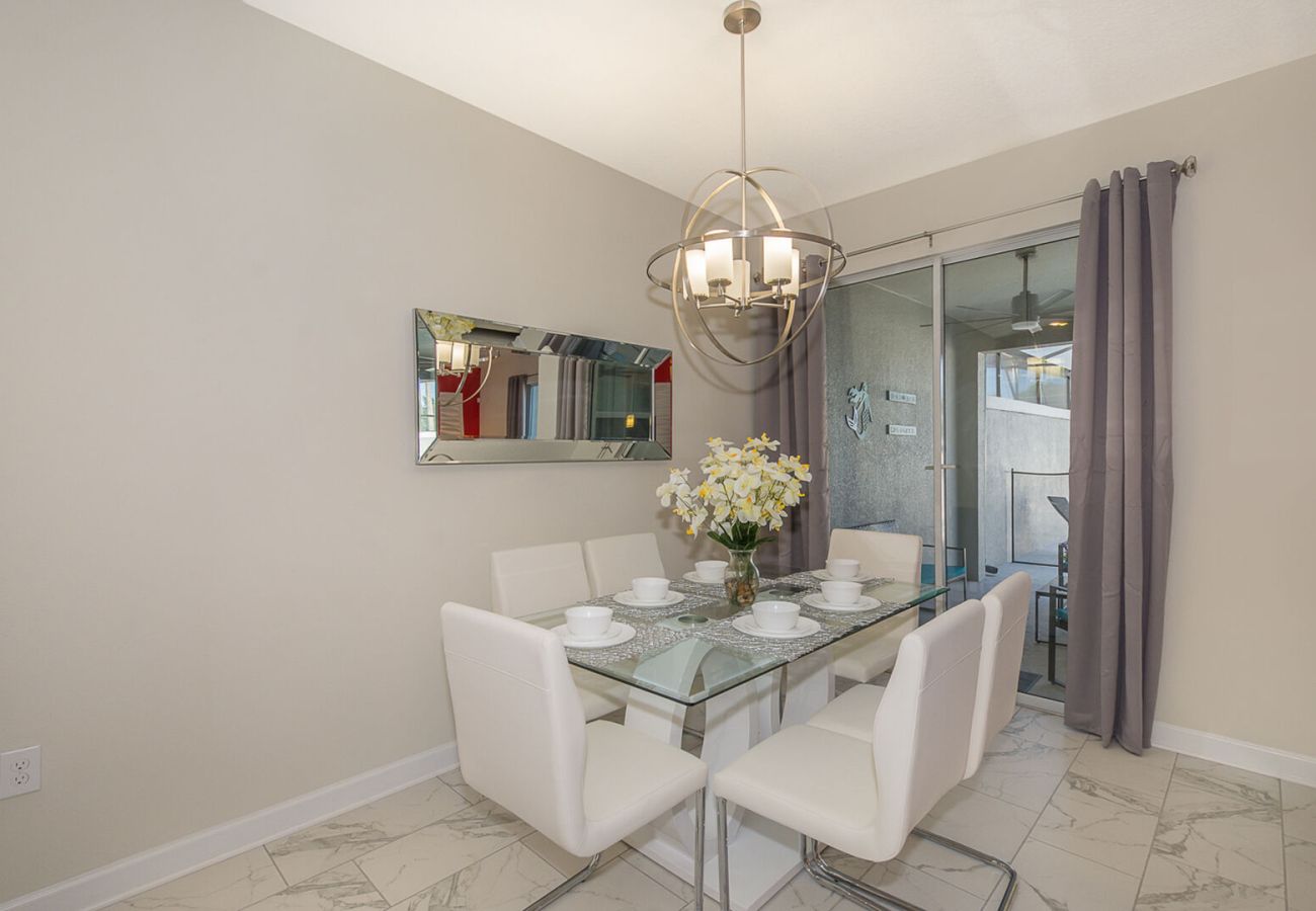 Townhouse in Kissimmee - Elegant Townhouse 5Beds/4Baths/Pool/18 Min Disney