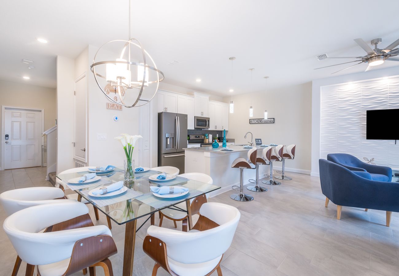 Townhouse in Kissimmee - Glamorous Townhouse 4Bed/3Bath/Pool/5Min Disney