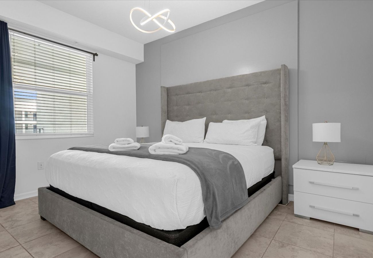 Apartment in Kissimmee - Luxury Condo 2Bed/2Bath/5Min Disney