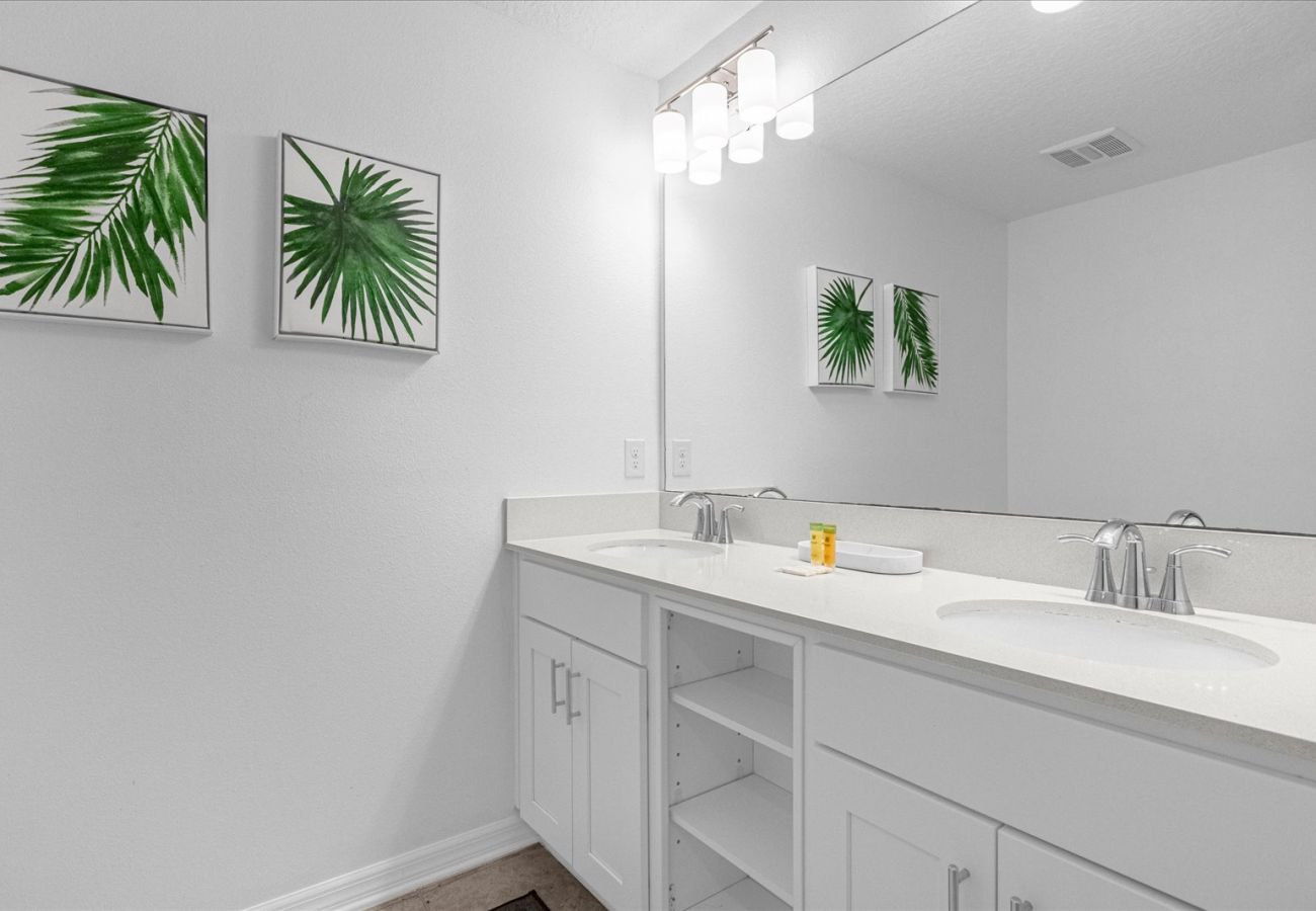 Apartment in Kissimmee - Luxury Condo 2Bed/2Bath/5Min Disney