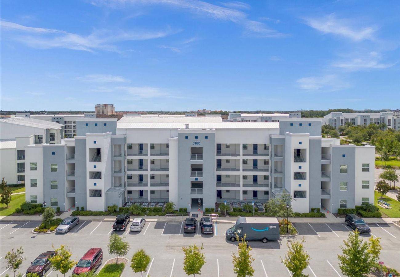 Apartment in Kissimmee - Luxury Condo 2Bed/2Bath/5Min Disney