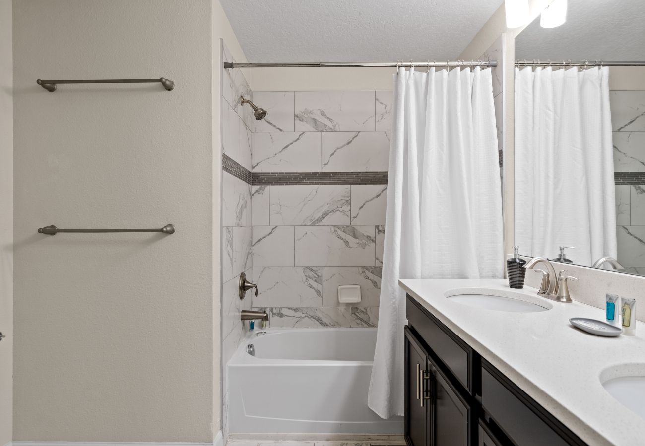 Townhouse in Florida - Sweet Townhouse  4Beds/3Bath/Pool/Jacuzzi/18Min From Disney