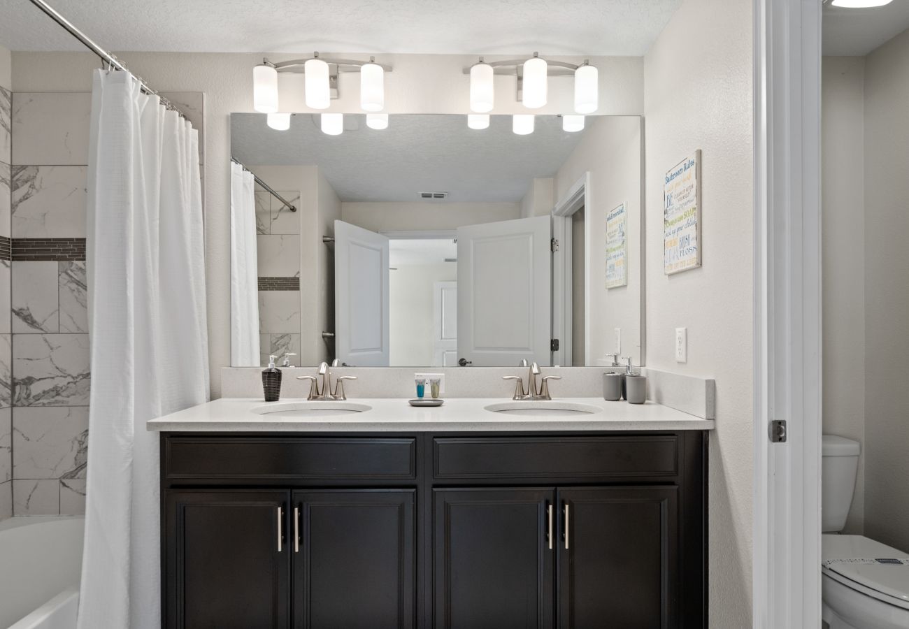 Townhouse in Florida - Sweet Townhouse  4Beds/3Bath/Pool/Jacuzzi/18Min From Disney