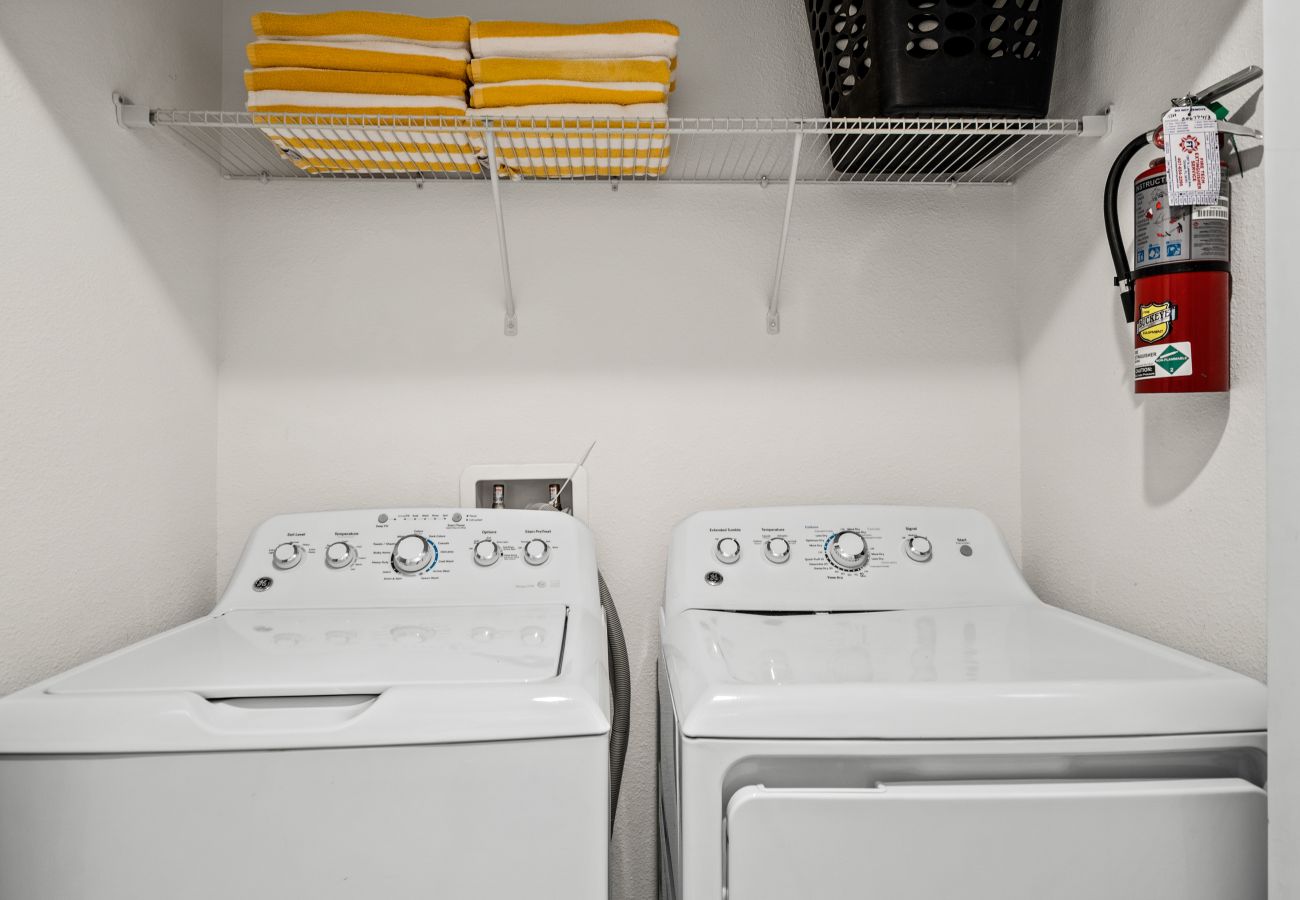 Townhouse in Florida - Sweet Townhouse  4Beds/3Bath/Pool/Jacuzzi/18Min From Disney