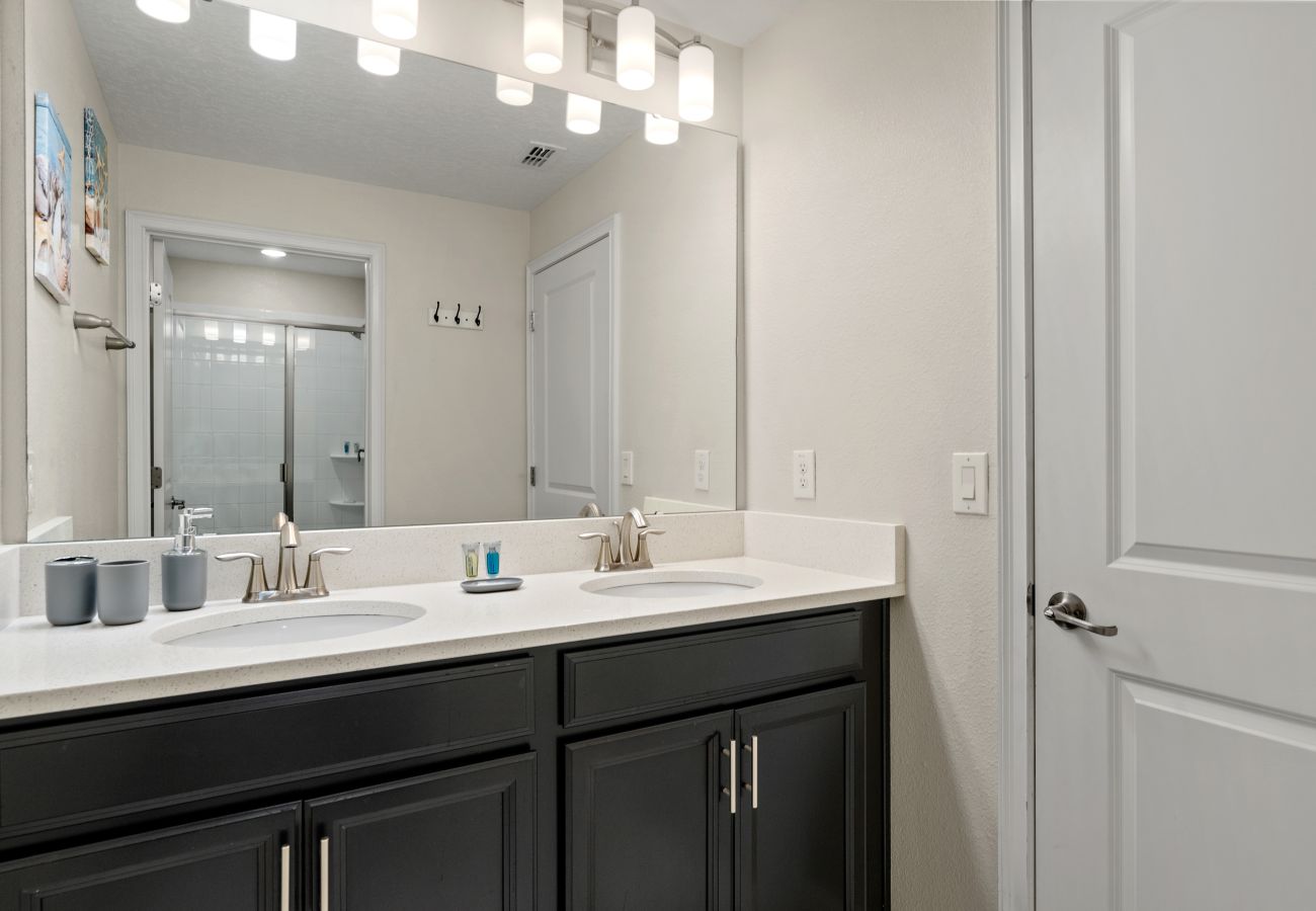 Townhouse in Florida - Sweet Townhouse  4Beds/3Bath/Pool/Jacuzzi/18Min From Disney