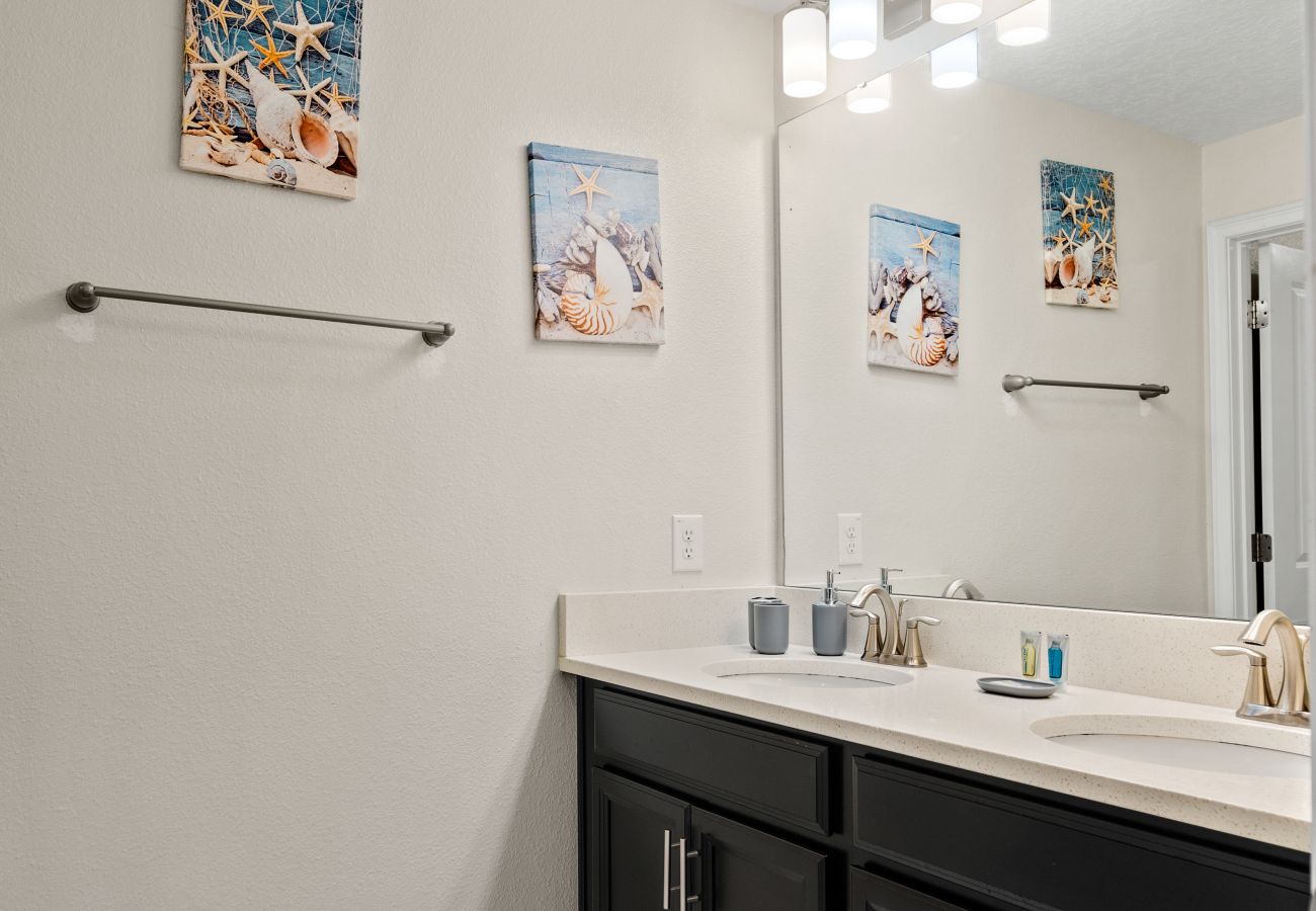 Townhouse in Florida - Sweet Townhouse  4Beds/3Bath/Pool/Jacuzzi/18Min From Disney