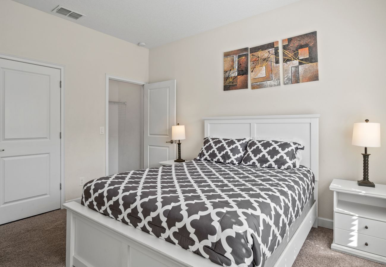 Townhouse in Florida - Sweet Townhouse  4Beds/3Bath/Pool/Jacuzzi/18Min From Disney